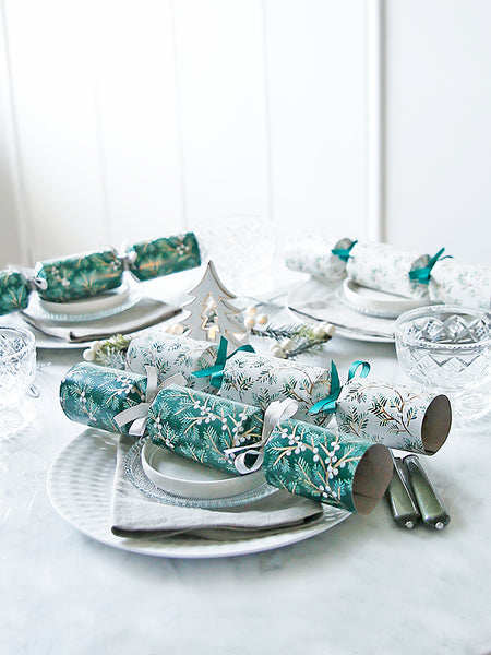 Green Spruce and White Berries Cracker Set