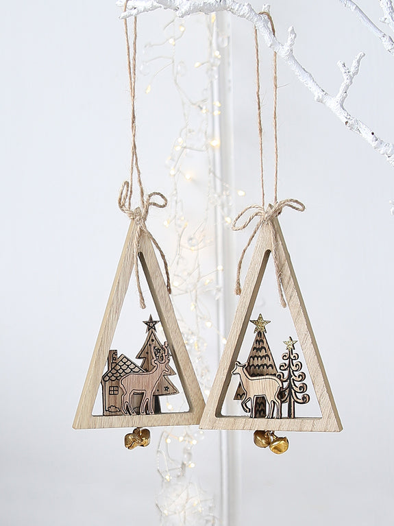 Wooden Reindeer Scene Triangles